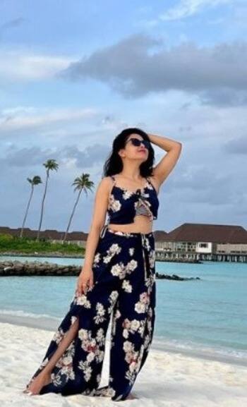 ਅੰਗੂਰੀ ਭਾਬੀ ਨੇ ਹੌਟ ਤਸਵੀਰਾਂ ਸ਼ੇਅਰ ਕਰ ਵਧਾਇਆ ਇੰਟਰਨੈੱਟ ਦਾ ਪਾਰਾ