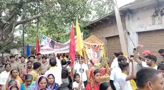 Mathura News: गुरु पूर्णिमा पर निकली मुड़िया शोभा यात्रा, जानें- 500 साल पुरानी परंपरा के पीछे की कहानी Mathura News: गुरु पूर्णिमा पर निकली मुड़िया शोभा यात्रा, जानें- 500 साल पुरानी परंपरा के पीछे की कहानी