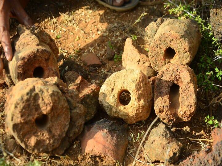 Sivagangai: the remains of the Iron Age iron smelter have been found in Piyur சிவகங்கையை அடுத்த பையூரில் பெருங்கற்கால இரும்பு உருக்காலை எச்சங்கள் கண்டுபிடிப்பு..!
