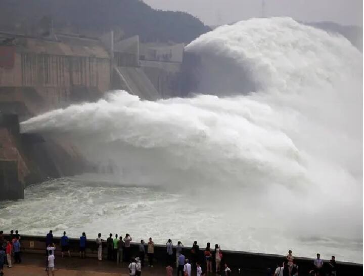 Maharashtra Rain Updates Mumbai Pune Nashik dhule Ahmednagar Nandurbar Sangli Dam Update Maharashtra Dam Update : पावसाचा जोर; धरणं ओसंडली! पाणीसाठ्यात भरपूर वाढ, जाणून राज्यातील धरणांची स्थिती
