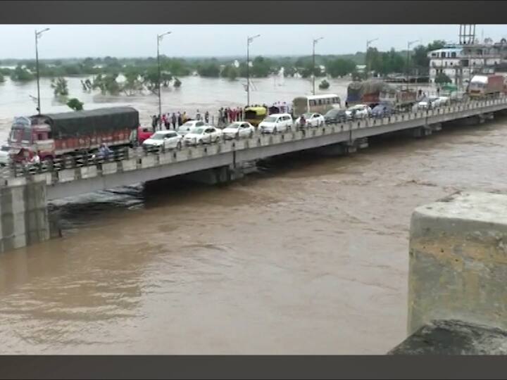 Nanded Rain maharashtra Rains Latest News Updates Nanded Godavari flood live update Nanded Rain : नांदेड जिल्ह्यात मुसळधार! नदी नाल्यांना पूर, काही महामार्ग बंद, अनेक गावांना पुराचा वेढा