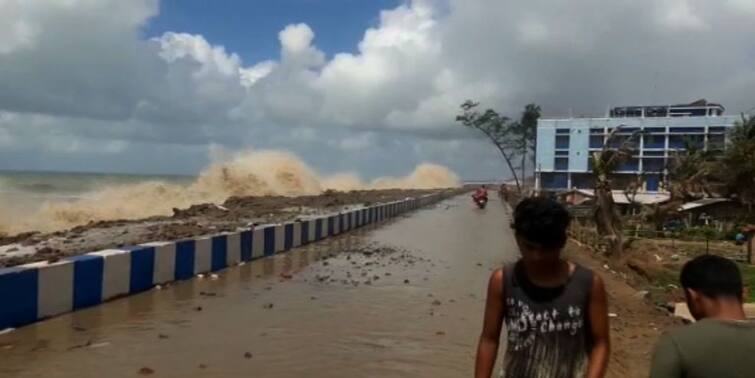 West Bengal Tajpur Area Flooded In High tide On Guru Purnima Tajpur Flood : পূর্ণিমার কটালে উত্তাল সমুদ্র, প্রবল বেগে জল ঢুকছে তাজপুরের পথে-ঘাটে