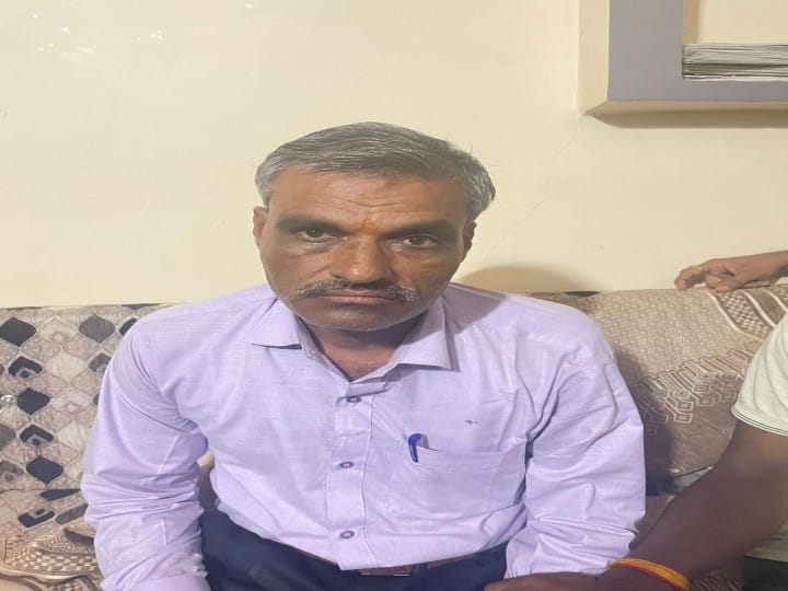 MP News teacher asked for bribe of 15 thousand rupees for marksheet ANN MP News : ईमानदारी का पाठ पढ़ाने वाले शिक्षक ने मार्कशीट के बदले में मांगे 15 हजार रुपये, छात्रा के पिता ने ऐसे सिखाया सबक