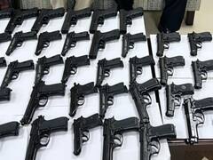 Custom Department: कस्टम विभाग की एयरपोर्ट पर बड़ी कार्रवाई, 45 असोरटेड गन के साथ 2 भारतीय गिरफ्तार