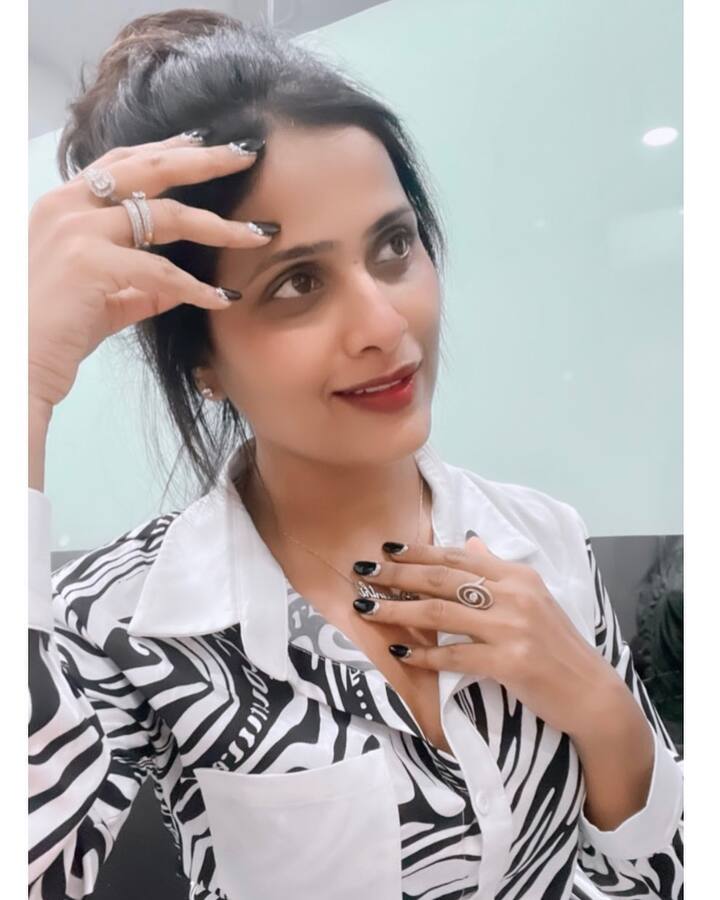 స్క్రీన్ పై వయసుకి మించిన పాత్రలు చేస్తున్న ప్రశాంతి.. ఎప్పటికప్పుడు ఇన్ స్టా గ్రామ్ లో ఫొటోస్ షేర్ చేస్తుంటుంది.