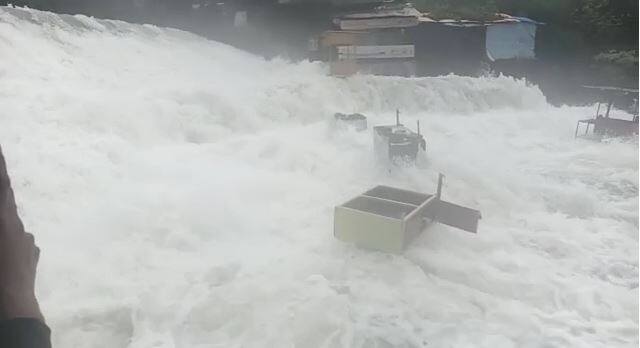 परिणामी भुशी धरणाने रौद्र रुप धारण केलं आहे.