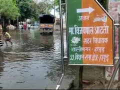 Hapur Heavy Rain: बीजेपी विधायक के आवास के सामने जलभराव, पुलिस चौकियों में भरा पानी, नगर पालिका के दावों की खुली पोल