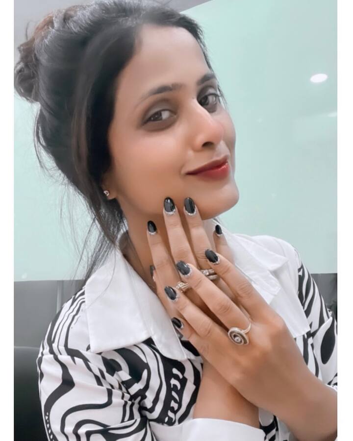 ఇంటింటి గృహలక్ష్మి సీరియల్ లో నెగటివ్ పాత్రలో నటిస్తోన్న ప్రశాంతి... అందం,అభినయంతో బుల్లితెర ప్రేక్షకులను ఆకట్టుకుంటోంది.