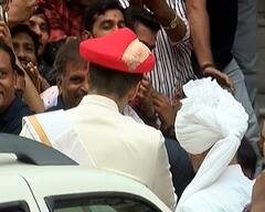 Guru Purnima 2022: ગુરુપૂર્ણિમા નિમિત્તે અમદાવાદના કાલુપુર સ્વામિનારાયણ મંદિરમાં ભક્તોનું ઉમટ્યું ઘોડાપૂર, જુઓ તસવીરો