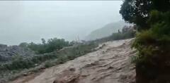 Uttarakhand Rains: तेज बारिश की वजह से सैलाब में बहा मकान, वीडियो वायरल