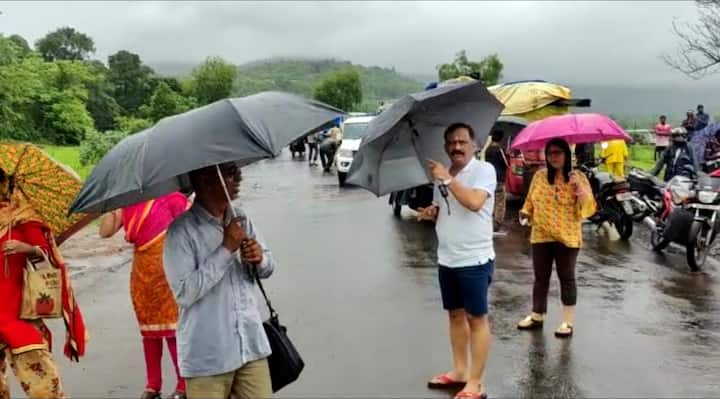 गेल्या दोन दिवसांपासून रायगड जिल्ह्यात रेड अलर्ट देण्यात आले आहे.