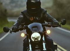 Mansoon Tips : बारिश में टू व्हीलर चलाते समय रखें इन जरूरी बातों का ध्यान, नही होगी परेशानी