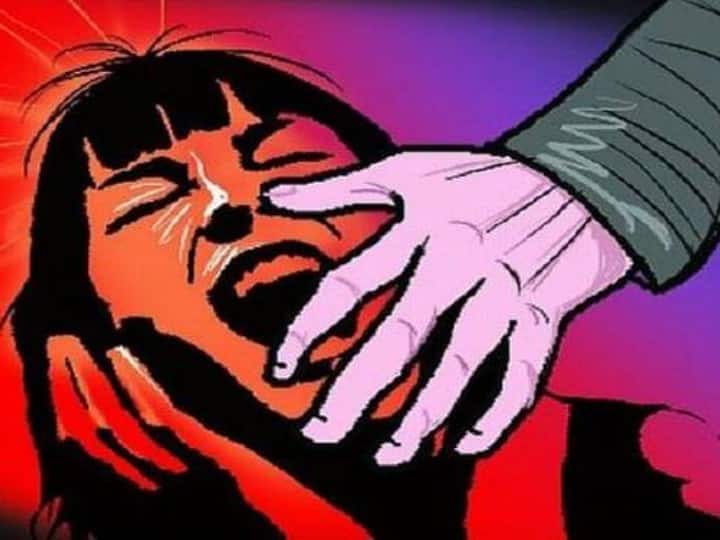 Bijnor News Hurt by Sexual Harrarsement Dalit minor girl drank acid Bijnor News: बिजनौर में छेड़छाड़ से तंग आकर नाबालिग लड़की ने पिया तेजाब, जानें- पूरा मामला