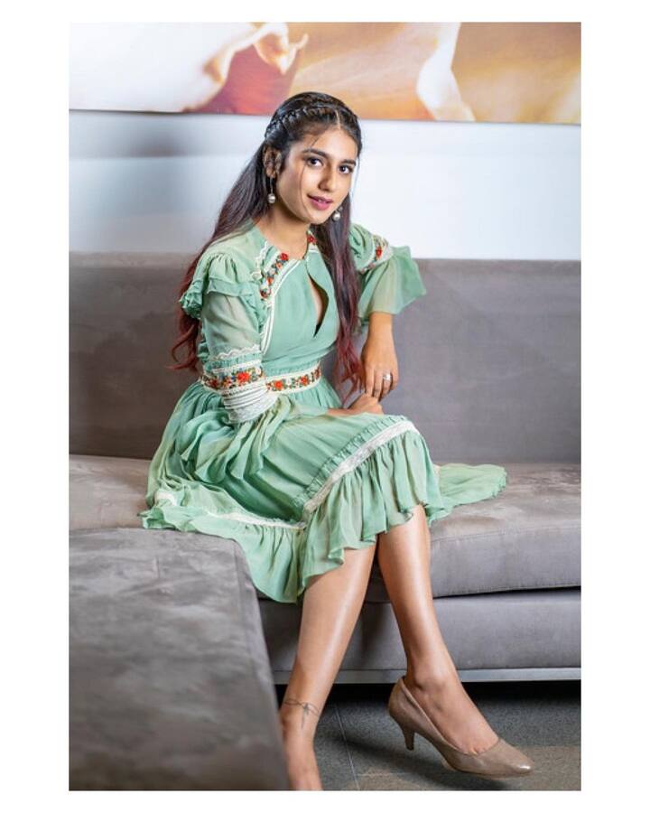 इसके पीछे की वजह ये है कि प्रिया प्रकाश वारियर की शानदार फैन फॉलोइंग देखने को मिलती है. इंस्टाग्राम पर उन्हें 7.1 मिलियन फॉलोवर्स फॉलो करते हैं.
