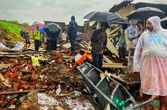 Vasai Landslide: महाराष्ट्र के पालघर जिले के वसई में भूस्खलन, पिता-पुत्री की मौत, सामने आई हादसे की ऐसी तस्वीरें