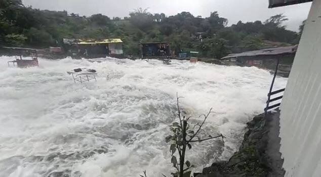 भुशी डॅम ओव्हर फ्लो झाल्याने पर्यटकांची गर्दी वाढण्यास सुरुवात झाली आहे.