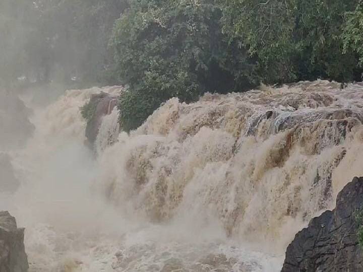 Flooding continues at Hogenakkal waterfalls for the second day Hogenakkal : ஒகேனக்கல்லில் இரண்டாவது நாளாக தொடரும் வெள்ளப்பெருக்கு