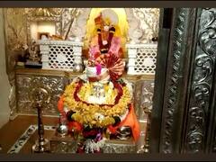 Solapur : गुरुपौर्णिमानिमित्त अक्कलकोटमध्ये भाविकांची मांदियाळी; स्वामी समर्थ्यांच्या दर्शनासाठी भर पावसात लोकांची गर्दी