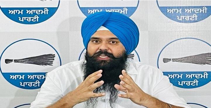 AAP MLAs Complaint about these police station in-charges. After which the CM has opened an investigation against him ਪੰਜਾਬ ਦੇ ਥਾਣਾ ਇੰਚਾਰਜਾਂ 'ਤੇ CM ਦੀ ਨਜ਼ਰ: 'ਆਪ' ਬੁਲਾਰੇ ਨੇ ਕਿਹਾ- ਵਿਧਾਇਕਾਂ ਨੇ ਕੀਤੀ ਸ਼ਿਕਾਇਤ;   ਗੰਦੀ ਆਦਤ ਛੱਡ ਦੇਣ , ਸ਼ੁਰੂ ਹੋ ਚੁੱਕੀ ਜਾਂਚ 