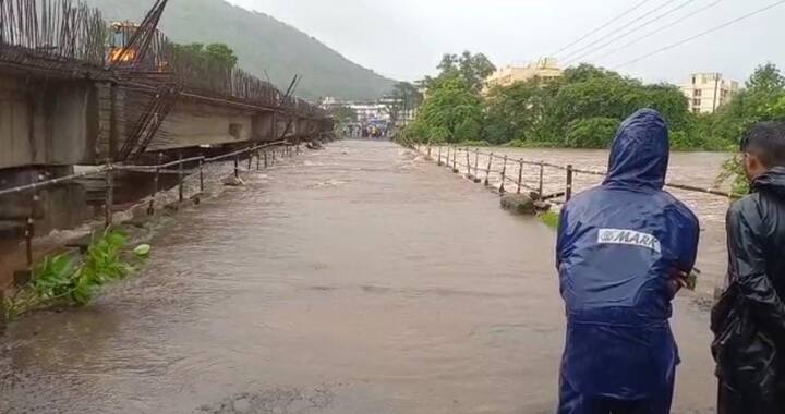 मंगळवार आणि बुधवार सकाळपासून पाली सुधागड परिसरात मोठ्या प्रमाणात पाऊस झाला असून मंगळवारी दिवसभरात सुमारे 110 मिमी पावसाची नोंद करण्यात आली आहे.