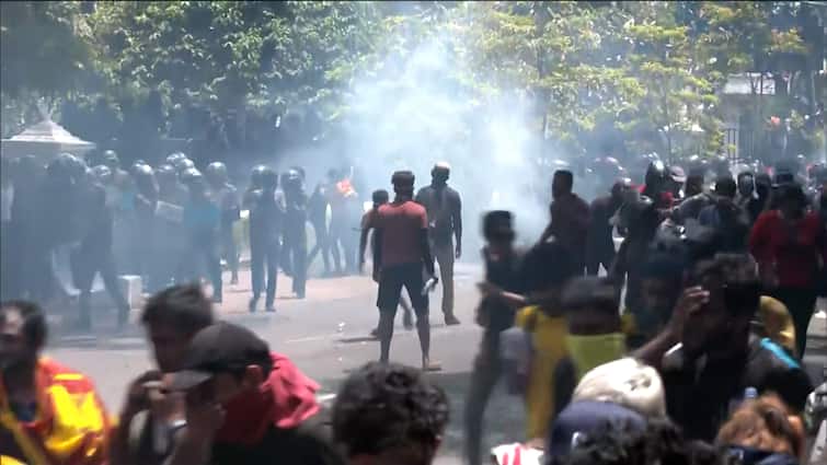 Protesters storm Sri Lanka's prime minister's office, as president flees country out | Matrabhumi ( 13.7.2022)