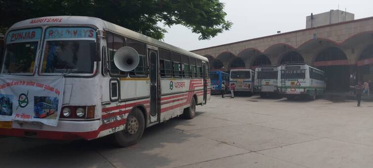 Punbus and PRTC contract employees jammed bus stands across Punjab, harassing passengers ਪਨਬੱਸ ਤੇ PRTC ਦੇ ਠੇਕਾ ਮੁਲਾਜ਼ਮਾਂ ਨੇ ਪੰਜਾਬ ਭਰ 'ਚ ਬੱਸ ਅੱਡਿਆਂ 'ਤੇ ਕੀਤਾ ਚੱਕਾ ਜਾਮ, ਮੁਸਾਫਰ ਪਰੇਸ਼ਾਨ