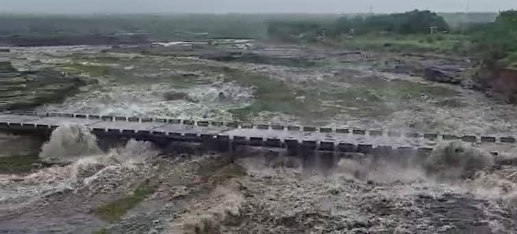 Maharashtra News Nashik News Discharge of 44 thousand cusecs from Nandurmadhyameshwar dams Nashik Rain : नांदूरमध्यमेश्वर धरणांतून 44 हजार क्यूसेकने विसर्ग, आतापर्यंत 09 टीएमसी पाण्याचा विसर्ग 