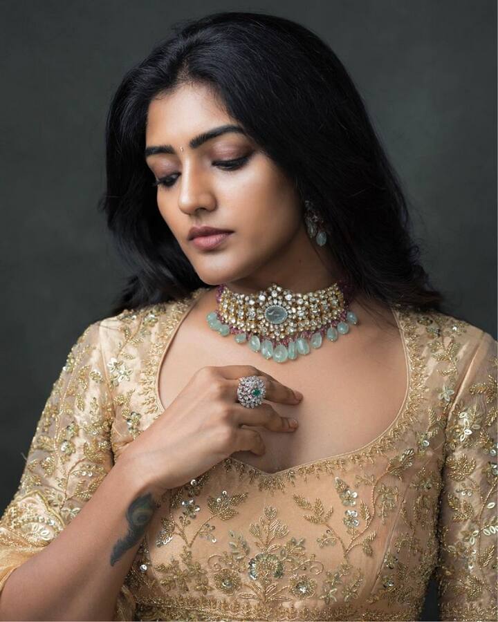 ఇదిలా ఉండగా.. ఈ బ్యూటీ సోషల్ మీడియాలో చాలా యాక్టివ్ గా ఉంటుంది. (Courtesy : Eesha Rebba Instagram)