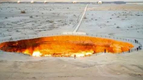 Turkmenistan's Famous 'Gates of Hell', fierce fire emanating for more than four decades ਇਹ ਹੈ ਨਰਕ ਦਾ ਦਰਵਾਜ਼ਾ, ਚਾਰ ਦਹਾਕਿਆਂ ਤੋਂ ਵੱਧ ਸਮੇਂ ਤੋਂ ਭੜਕੀ ਹੋਈ ਭਿਆਨਕ ਅੱਗ