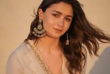 ઘણા ઓછા લોકો જાણે છે કે આલિયાએ અગાઉ વર્ષ 2009માં ફિલ્મ 'વેક અપ સિડ' માટે ઓડિશન આપ્યું હતું. તે સમયે આલિયાની ઉંમર માત્ર 16 વર્ષની હતી. જેના કારણે તેને રિજેક્ટ કરવામાં આવી હતી.