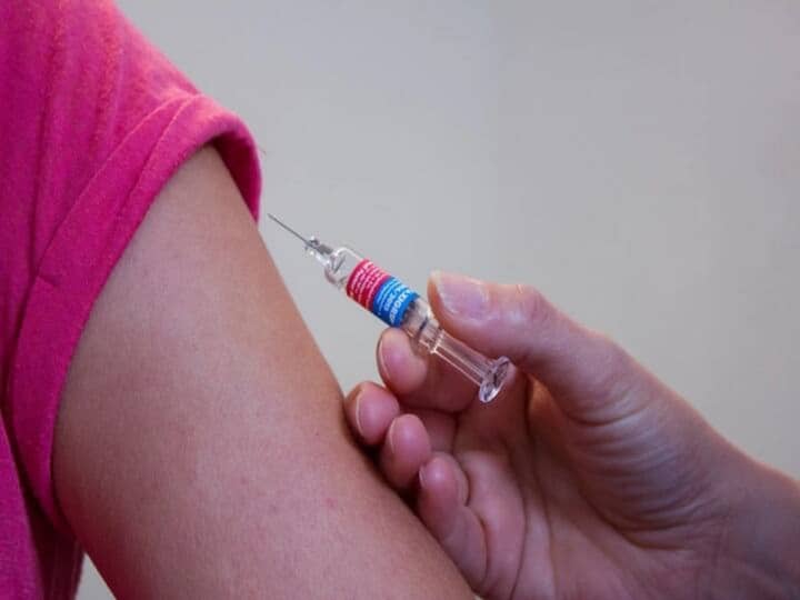 Telangana Free corona Booster dose vaccination starts July 15 2022 says minister Harish Rao Covid Booster Dose In Telangana : తెలంగాణలో రేపటి నుంచి ఉచితంగా బూస్టర్ డోస్, ఎక్కడ అందుబాటులో ఉంటాయంటే?