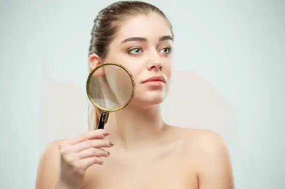 બીટરૂટનો ઉપયોગ કરવાથી કરચલીઓ અને ફાઈન લાઈન્સની સમસ્યા દૂર થાય છે. તેનો ઉપયોગ કરવા માટે, બીટરૂટના રસને નિયમિતપણે ચહેરા પર લગાવીને માલિશ કરો. તેનાથી ઘણો ફાયદો થશે. (Photo - Freepik)