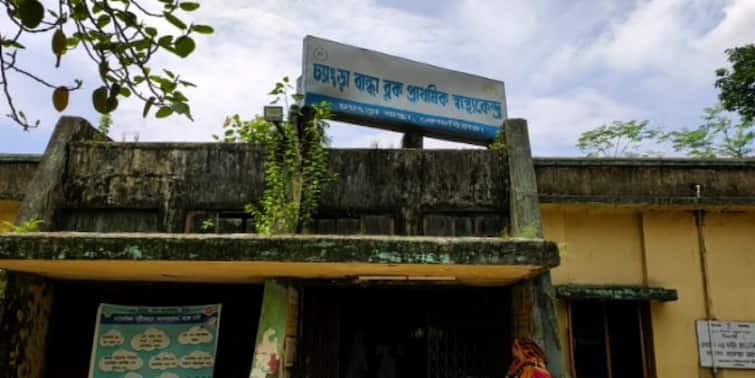 Cooch Behar News Complaints of Treatment by torch light at Changrabandha Block Primary Health Center in North Bengal Cooch Behar News: মোবাইল-টর্চের আলোয় চিকিৎসা ! চ্যাংড়াবান্ধার স্বাস্থ্য কেন্দ্রে ফুঁসছে রোগীর পরিবার