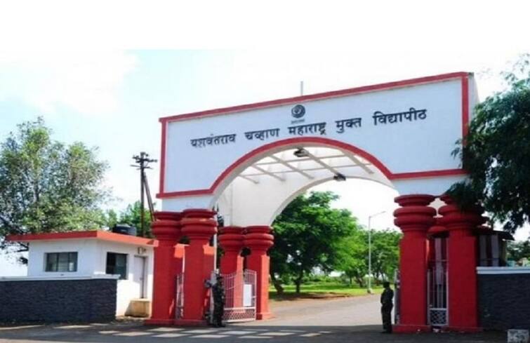 Maharashtra News Nashik news Open University action against paper setters Nashik News : मुक्त विद्यापीठाकडून पेपर सेटरवर कारवाई, बीएच्या प्रश्नपत्रिकेवरून वाद