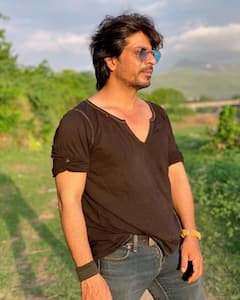 कौन है ये शख्स जिसकी तस्वीरें देख Shah rukh Khan भी खा जाएंगे धोखा! यकीन नहीं तो खुद देख लीजिए