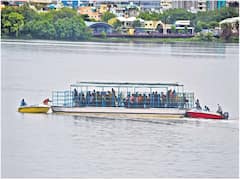 Hyderabad News : హుస్సేన్ సాగర్ లో తప్పిన పెను ప్రమాదం, మధ్యలో ఆగిపోయిన 60 మంది పర్యటకులున్న బోటు!