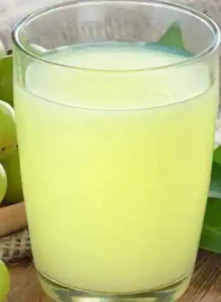 आवळा आपलं आरोग्य उत्तम राखण्यासाठी अत्यंत फायदेशीर ठरतो.