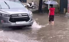 Photo Gallery: नांदेड महापालिकेच्या गलथान कारभारामुळे रस्त्याला तळ्याचे स्वरूप