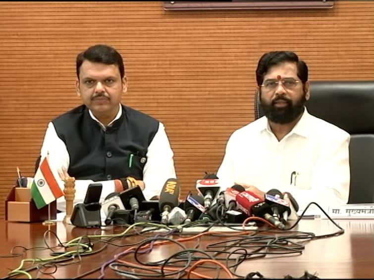 Maharashtra Cabinet Expansion NCP slams Eknath Shinde and Devendra Fadanvis over new cabinet  NCP : शिंदे-फडणवीस सरकारचे मंत्रिमंडळ म्हणजे भ्रष्टाचार, घोटाळेबाज, खंडणीखोरांची मांदियाळी; राष्ट्रवादीचा आरोप