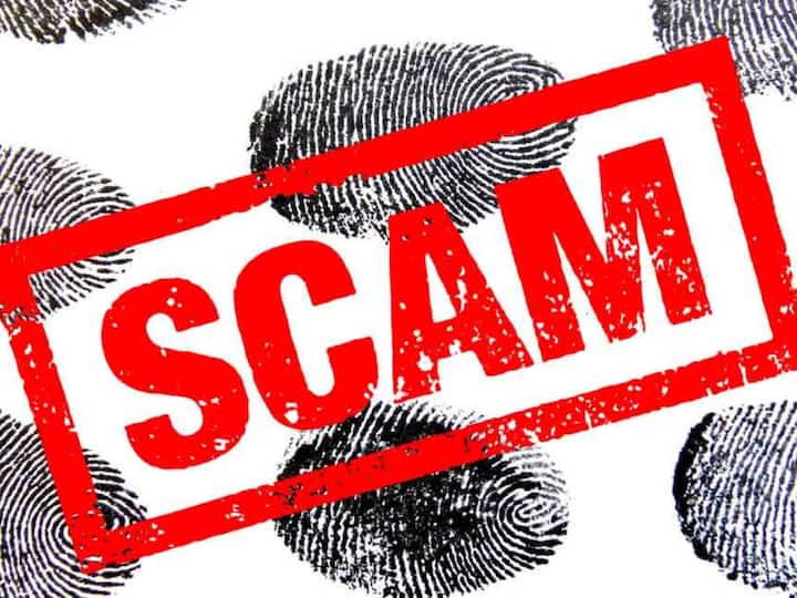In Greater Hyderabad sanitary workers who do not have fingerprints are being paid by pretending they exist. Fake Finger Prints Case : ఎన్ని ఫింగర్ ప్రింట్లు ఉంటే అన్ని జీతాలు - 