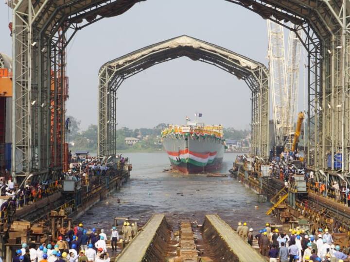Defence News Rajnath Singh to launch INS dunagiri India made warships on friday know specialities ANN Defence News: रक्षामंत्री राजनाथ सिंह नई तकनीक से लैस स्वदेशी वॉरशिप 'दूनागिरी' नौसेना को सौंपेंगे, जानिए क्या है इसकी खासियत