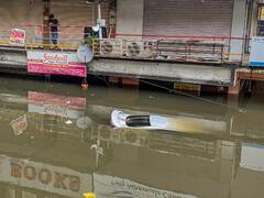 Gujarat Rain: गुजरात में बारिश बनी आफत, भारी वर्षा के कारण लोगों को लाखों का हुआ नुकसान
