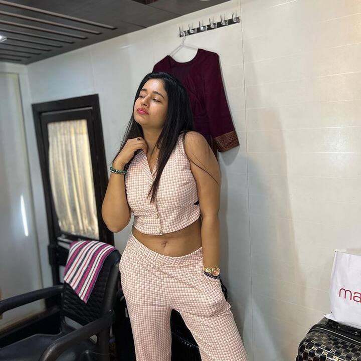 పూనమ్ బజ్వా అందమైన ఫోటోలు -Image Credit:Poonam Bajwa/Instagram