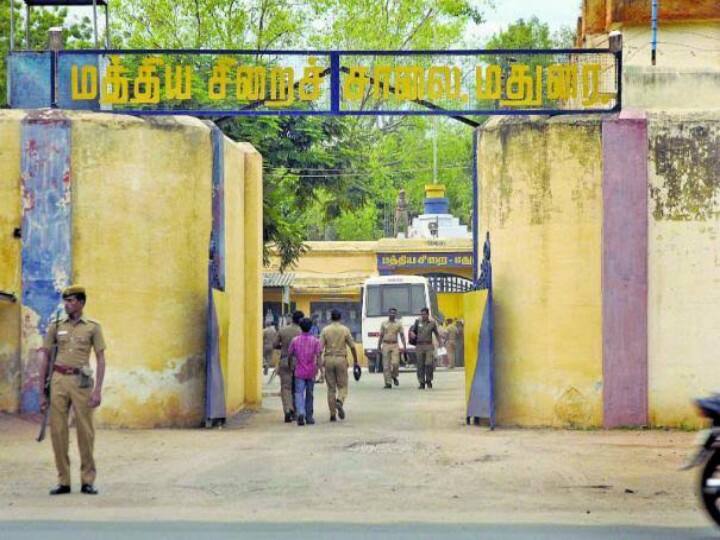 மதுரை: ஆடைக்குள் 17 கஞ்சா பொட்டலம்..... சிறையில் மகளுக்கு கஞ்சா கொடுக்க முயன்ற தாய் கைது..!
