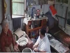 Watch Video: மம்தா பானர்ஜி Momo தயாரிக்கும் காட்சி.. இண்டர்நெட்டில் ஹிட் அடிக்கும் வைரல் வீடியோ..