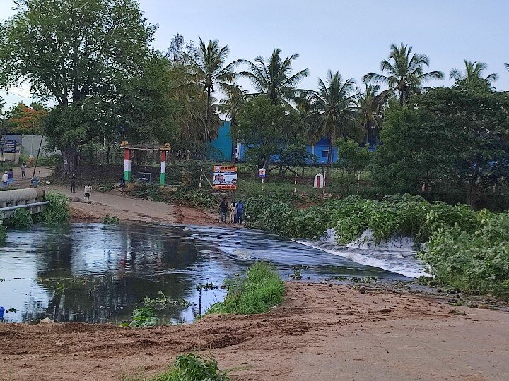 கோவை : நொய்யல் ஆற்றில் வெள்ளப்பெருக்கு ; போக்குவரத்து பாதிப்பால் வாகன ஓட்டிகள் அவதி