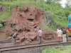 Konkan railway : कोकण रेल्वेची वाहतूक विस्कळीत, अंजनी ते चिपळूण दरम्यान ट्रॅकवर माती