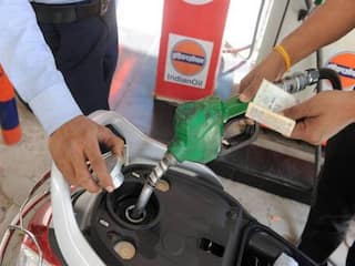 Petrol Diesel Prices: ક્રૂડ ઓઈલ ફરી 100 ડોલરની નીચે, જાણો આજે પેટ્રોલ-ડીઝલના ભાવમાં કેટલો ફેરફાર થયો?
