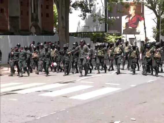 રાજપક્ષે (73)એ માલદીવના વડા પ્રધાન રાનિલ વિક્રમસિંઘેને દેશના કાર્યવાહક રાષ્ટ્રપતિ તરીકે નિયુક્ત કર્યા છે. સંસદના સ્પીકર મહિન્દા યાપા અભયવર્દનેએ જાહેરાત કરી હતી કે રાષ્ટ્રપતિ રાજપક્ષેએ તેમના વિદેશ રોકાણ દરમિયાન વડા પ્રધાન વિક્રમસિંઘેની નિમણૂક કરી છે. તેમણે કહ્યું કે આ બંધારણની કલમ 37(1) હેઠળ કરવામાં આવ્યું છે.