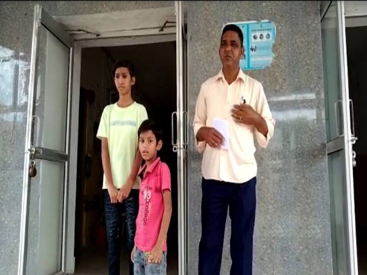 Bharatpur News Children accuse stepmother of assault complaint filed on collector order ann Bharatpur: 'कलेक्टर साहब सौतेली मां स्कूल नहीं जाने देती, मारपीट करती है...' मासूमों ने लगाई मदद की गुहार, पुलिस ने दर्ज किया मामला